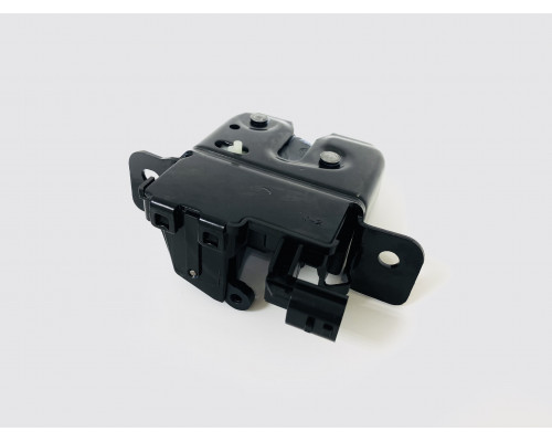 U0528548 UkorAuto Замок багажника