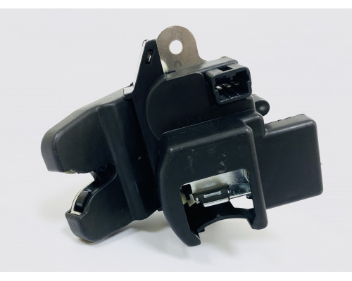 U0528505 UkorAuto Замок багажника