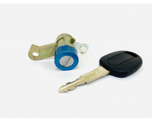 U0528027L UkorAuto Вставка замка двери лев.